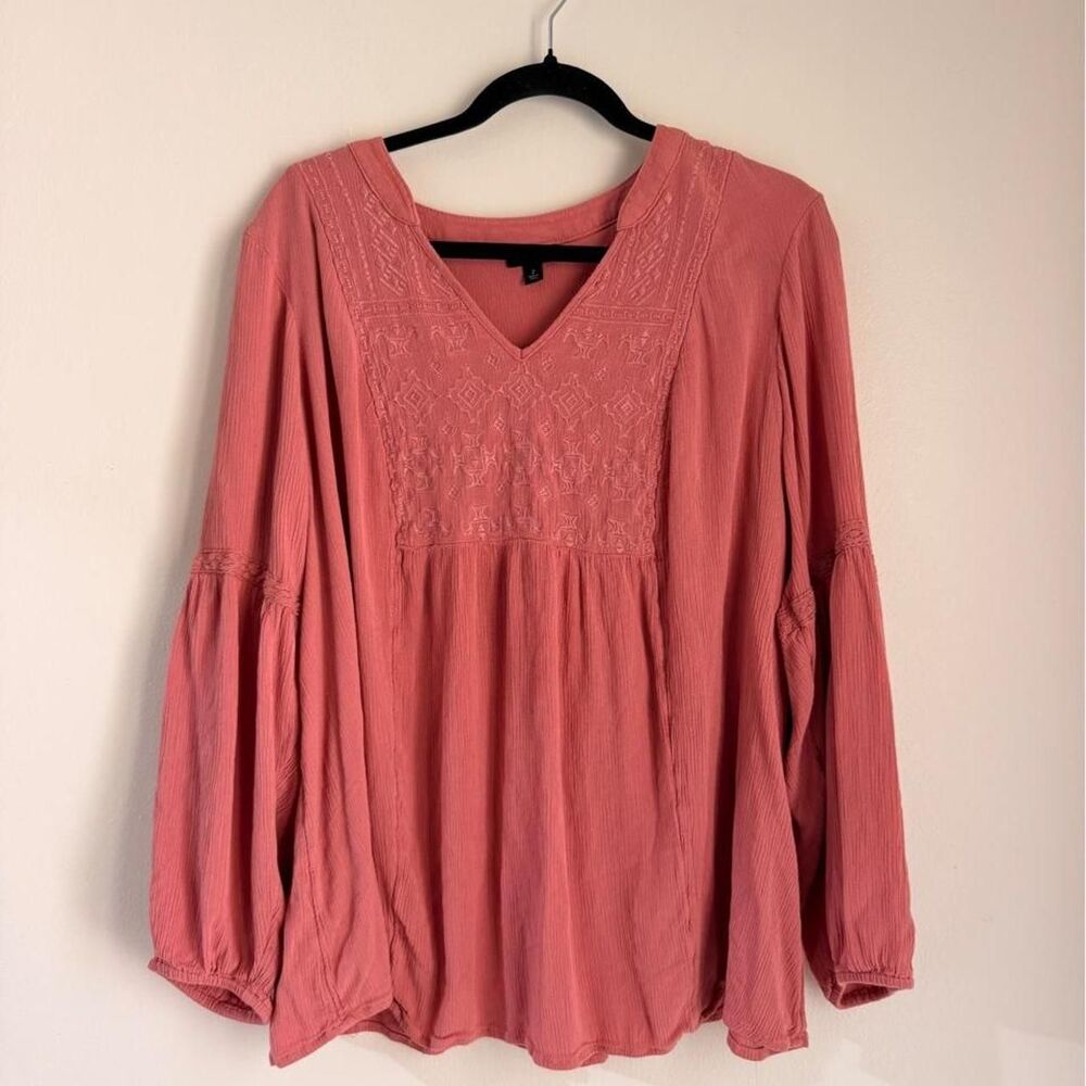 PLUS Torrid dusty rose embroidered peasant top, size 2